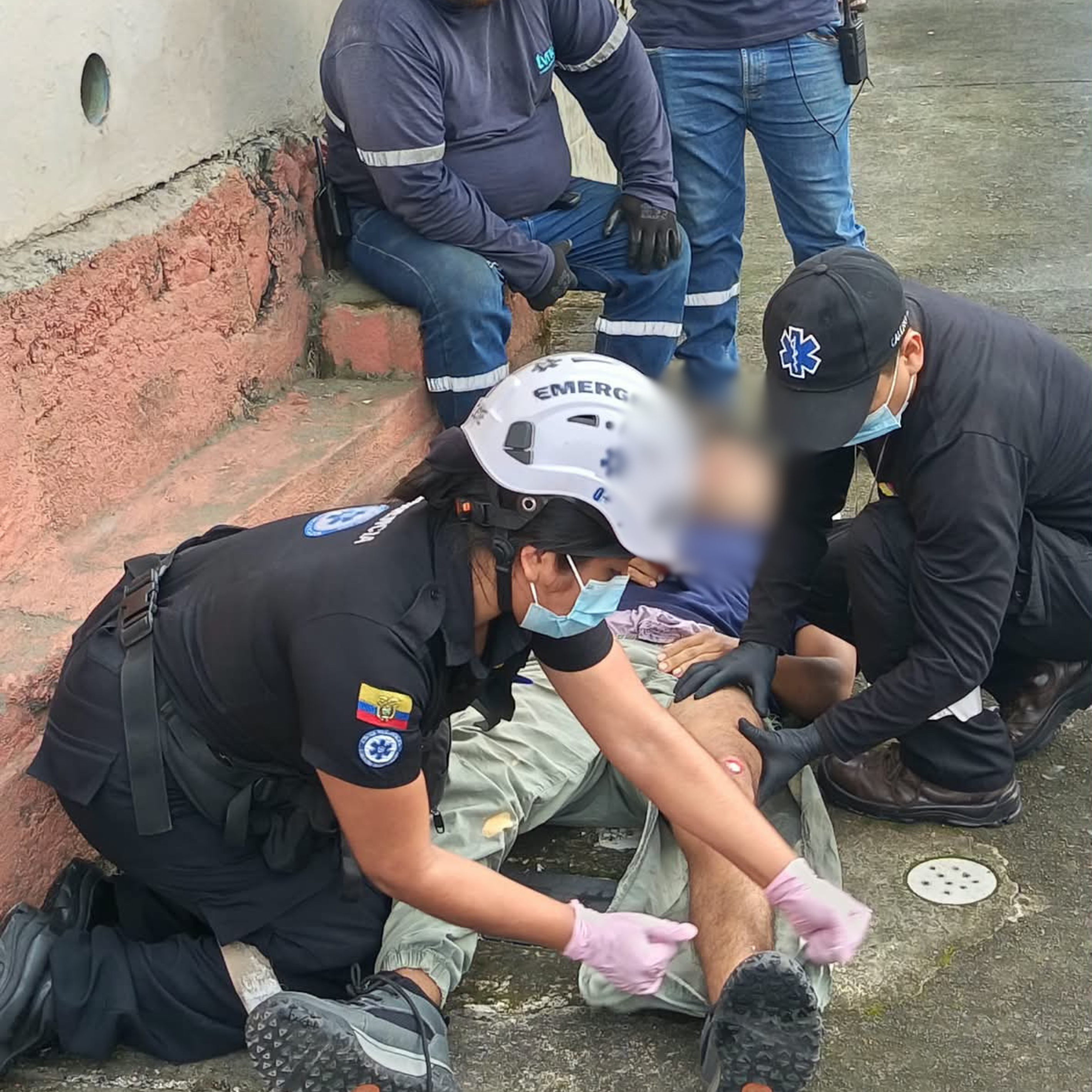 VOLUNTARIOS DE EMERGENCIAS MÉDICAS BRINDARON ATENCIÓN TRAS UNA EMERGENCIA EN EL PORTÓN