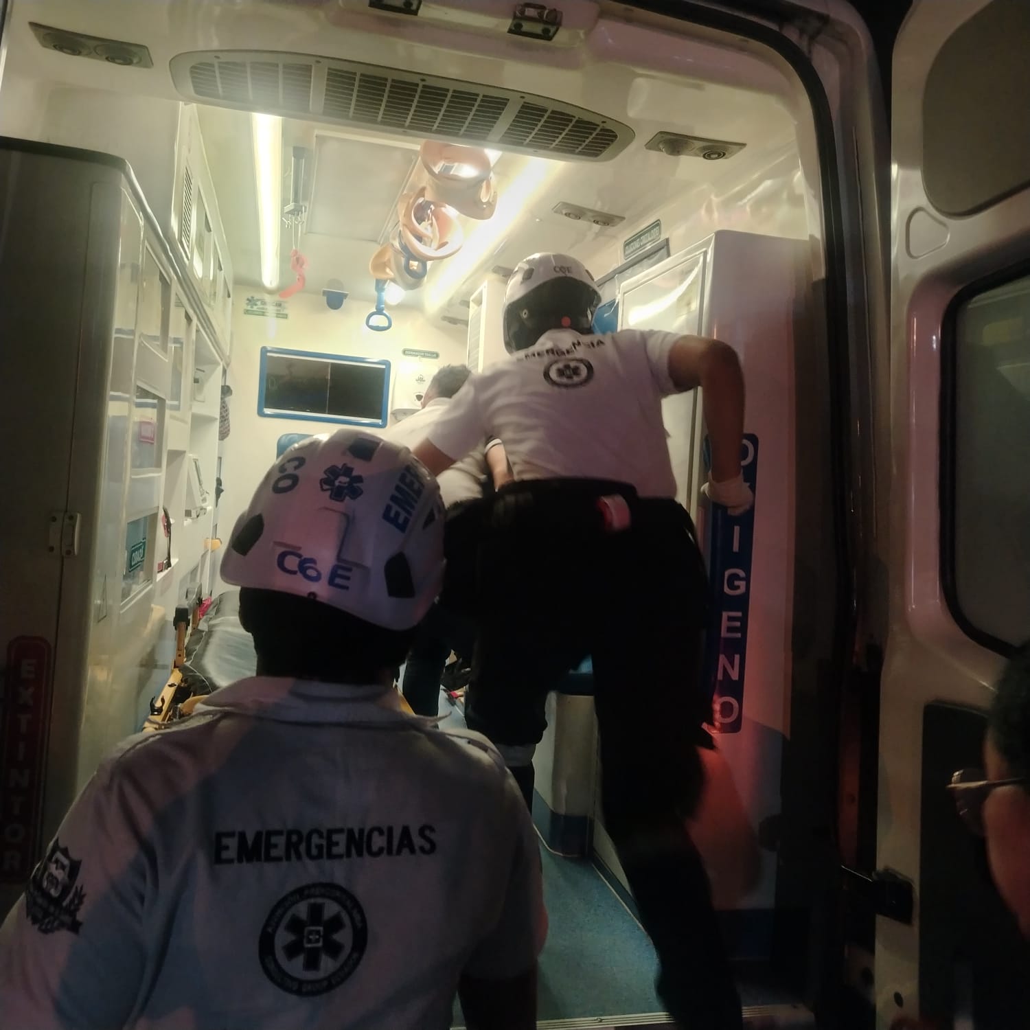 VOLUNTARIOS DE CONSULTING GROUP ECUADOR ATENDIERON ACCIDENTE DE TRÁNSITO EN LA AVENIDA LOS COLONOS